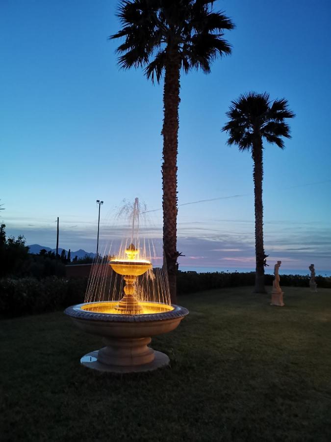 ホテル Il Giardino Monticciolo カステッランマーレ・デル・ゴルフォ エクステリア 写真
